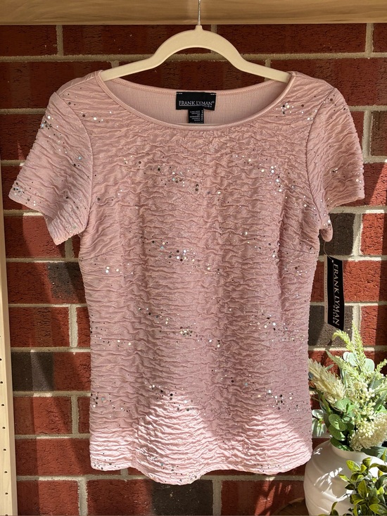Frank Lyman Design Tops - Frank Lyman Pink Blush Sequin Short Sleeve Top Sz 8 Ruffles Crinkle Knit